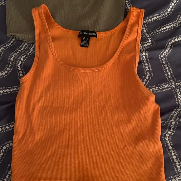 Tank Tops bundle - Picture 8 of 10